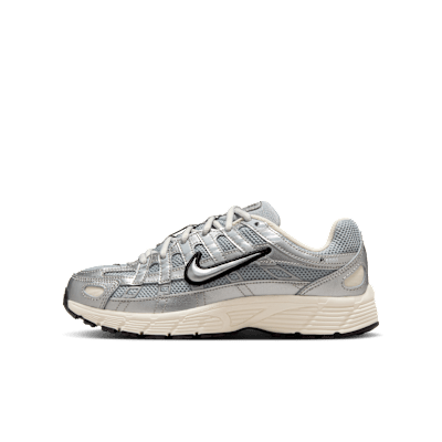 Nike シルバー スニーカー　ナイキ P-6000 ジュニアシューズ　24cm Nike シルバー スニーカー ナイキ P-6000 ジュニアシューズ 24cm